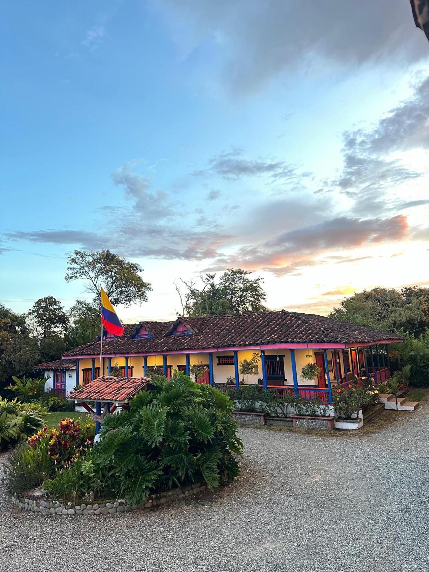 El Percal Hacienda Hotel Монтенегро Экстерьер фото